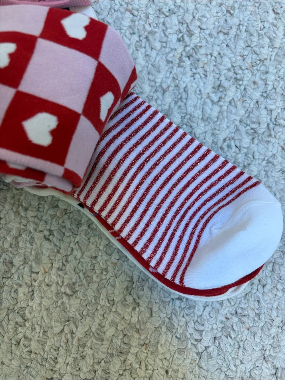 NWT Old Navy 6 pack quarter crew socks with red pink heart valentine motif